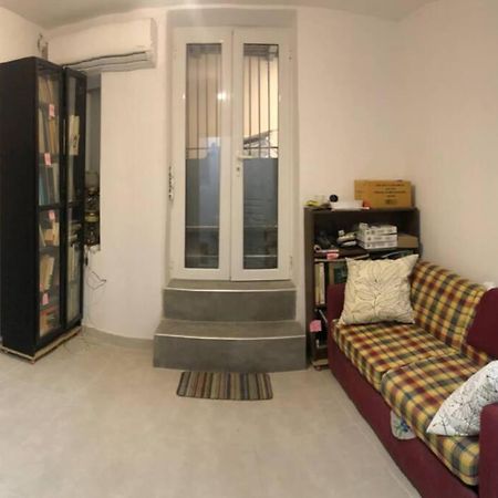Exarcheia: Independent Ground Floor House. Apartment เอเธนส์ ภายนอก รูปภาพ
