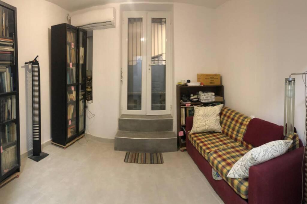 Exarcheia: Independent Ground Floor House. Apartment เอเธนส์ ภายนอก รูปภาพ